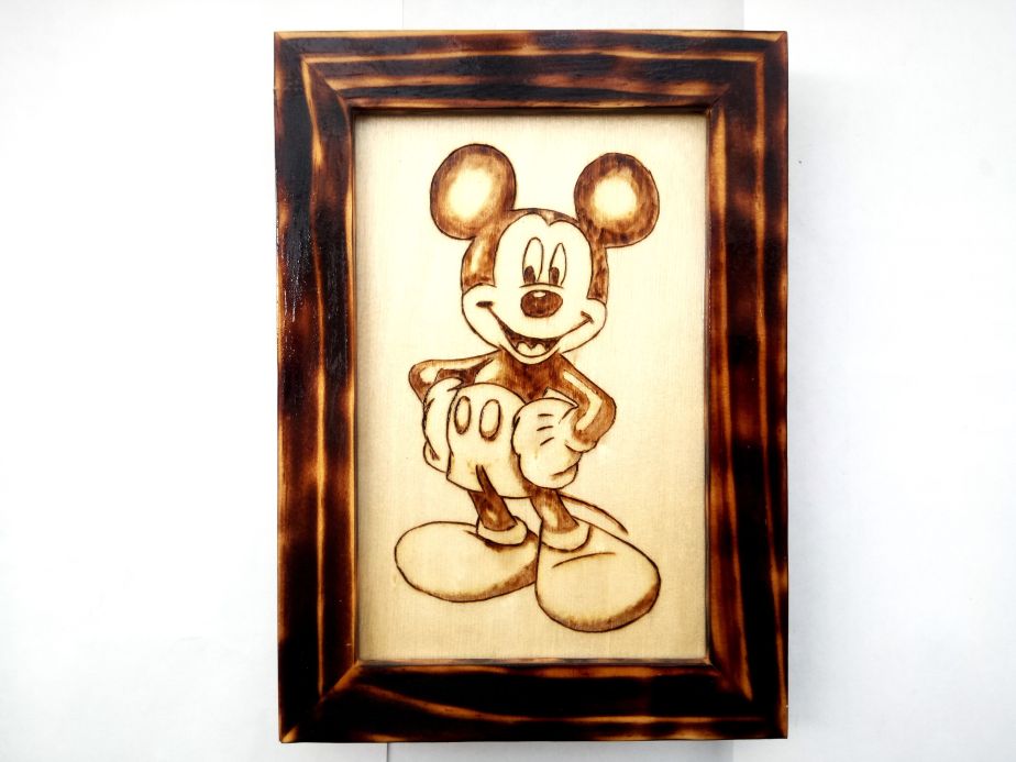 Mickey Mouse un cadou din lemn trainic
